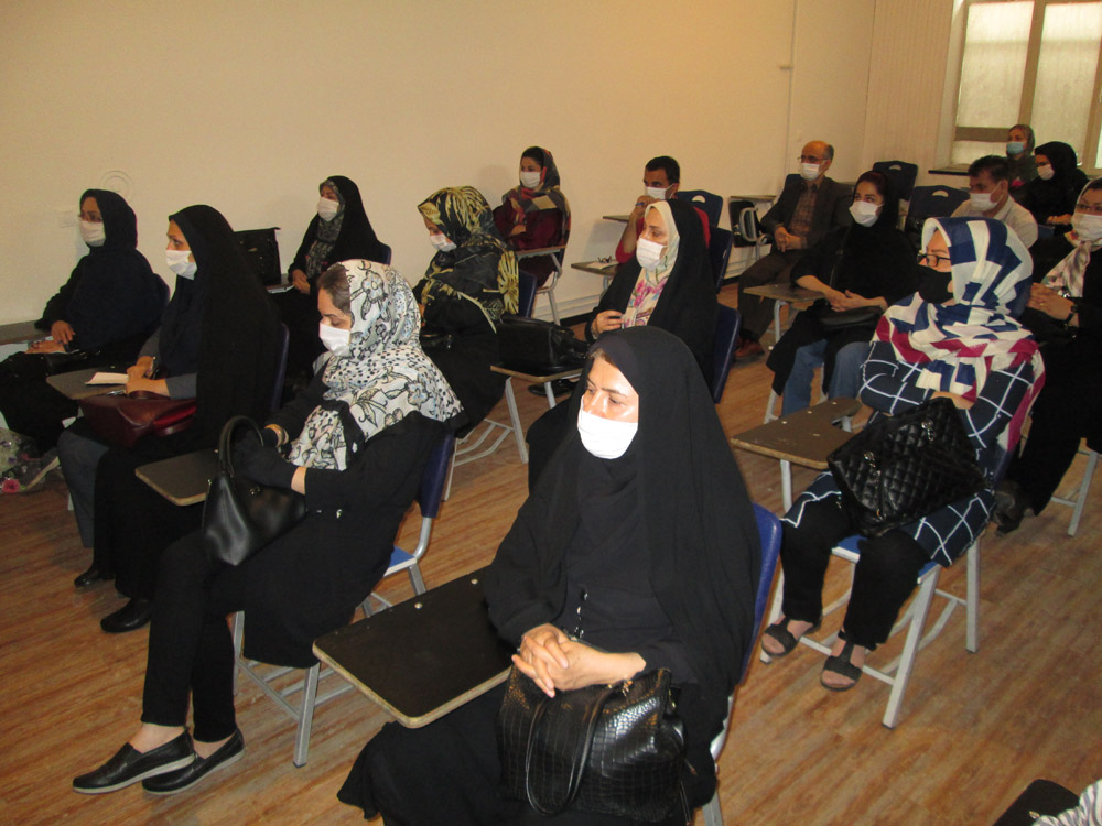 جلسه با اولیای دانش آموزان پایه دوازدهم پیرامون شروع کلاس های آمادگی و دانش افزایی
